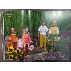 31338 -  44 Tenues pour poupées mannequins
