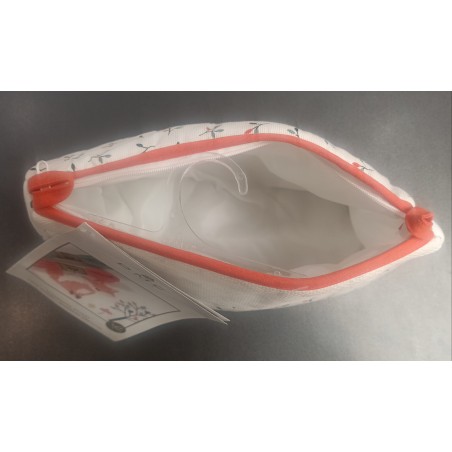 Trousse de toilette à broder